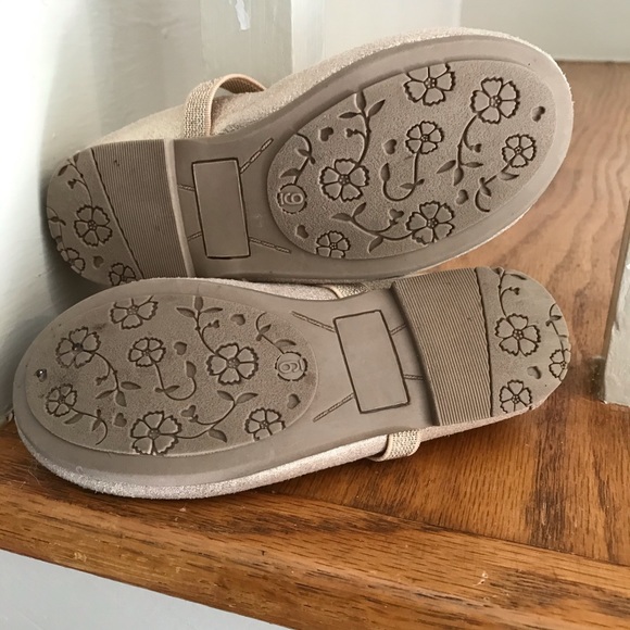 Cat & Jack Sz 9 Gold Sparkle Shoes w/ Strap - Picture 5 of 7